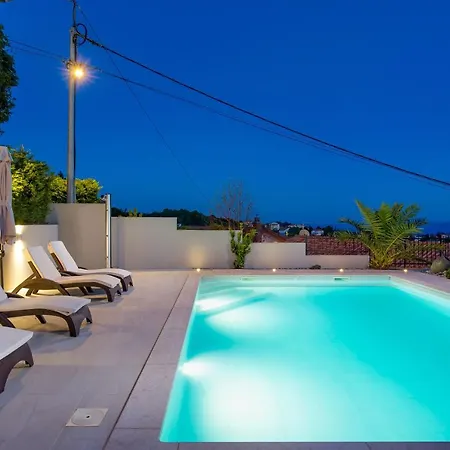 Srok Luxury With Pool *